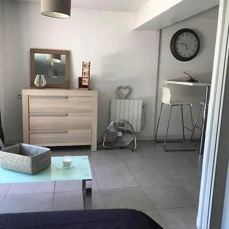Studio, Bas De Villa. Toulon