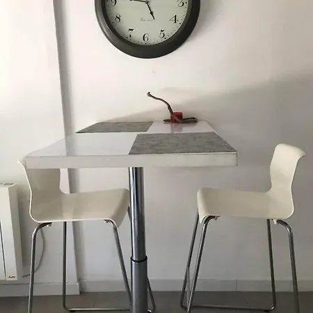 Studio, Bas De Villa. *