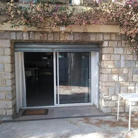 Studio, Bas De Villa. Daire